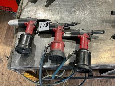 Overview picture of pneumatic rivet nut gun (3x)